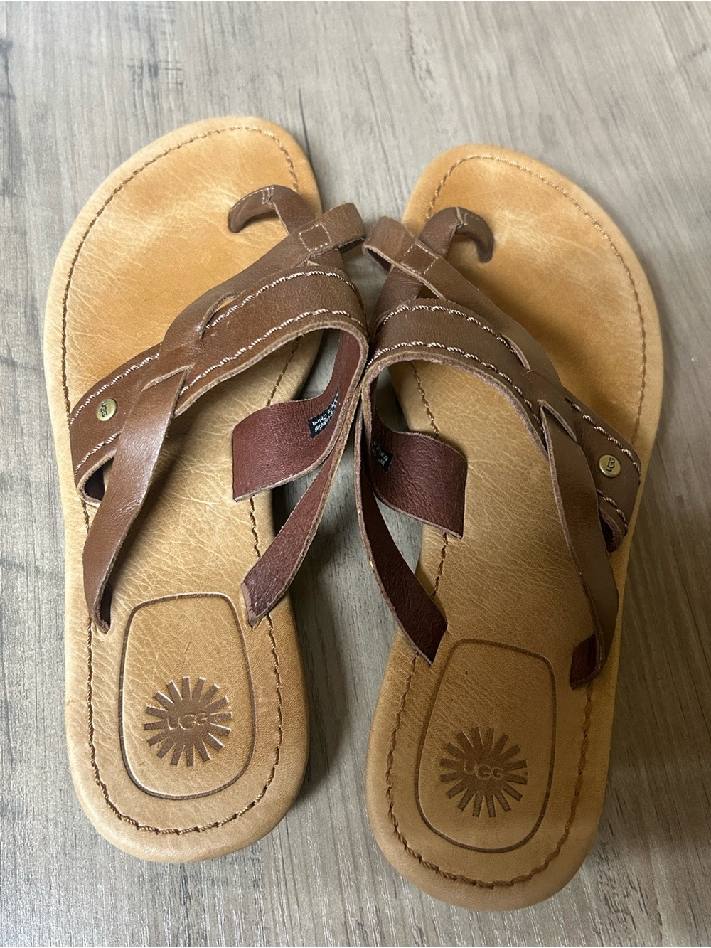 UGG Women’s Mireya Tan and Brown Leather Toe-Loop Sandals